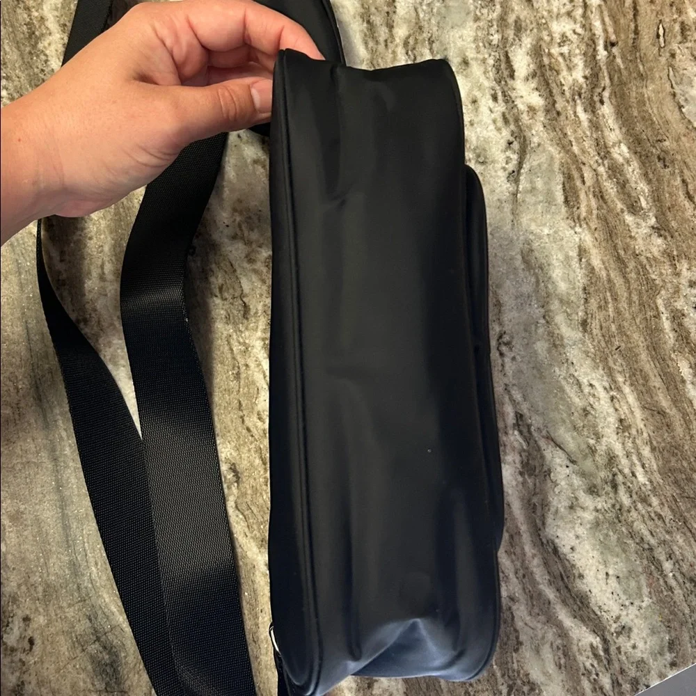 New without tag! Lululemon Black Crossbody Bag with nano pouch 2L - Picture 11 of 11